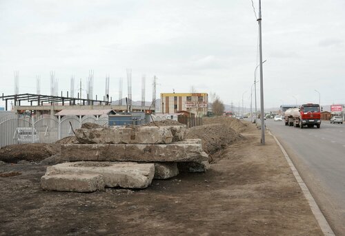 Хотын гол магистрал зам дагуух нийтийн эзэмшлийн зам талбайг чөлөөлөх ажил эхэллээ